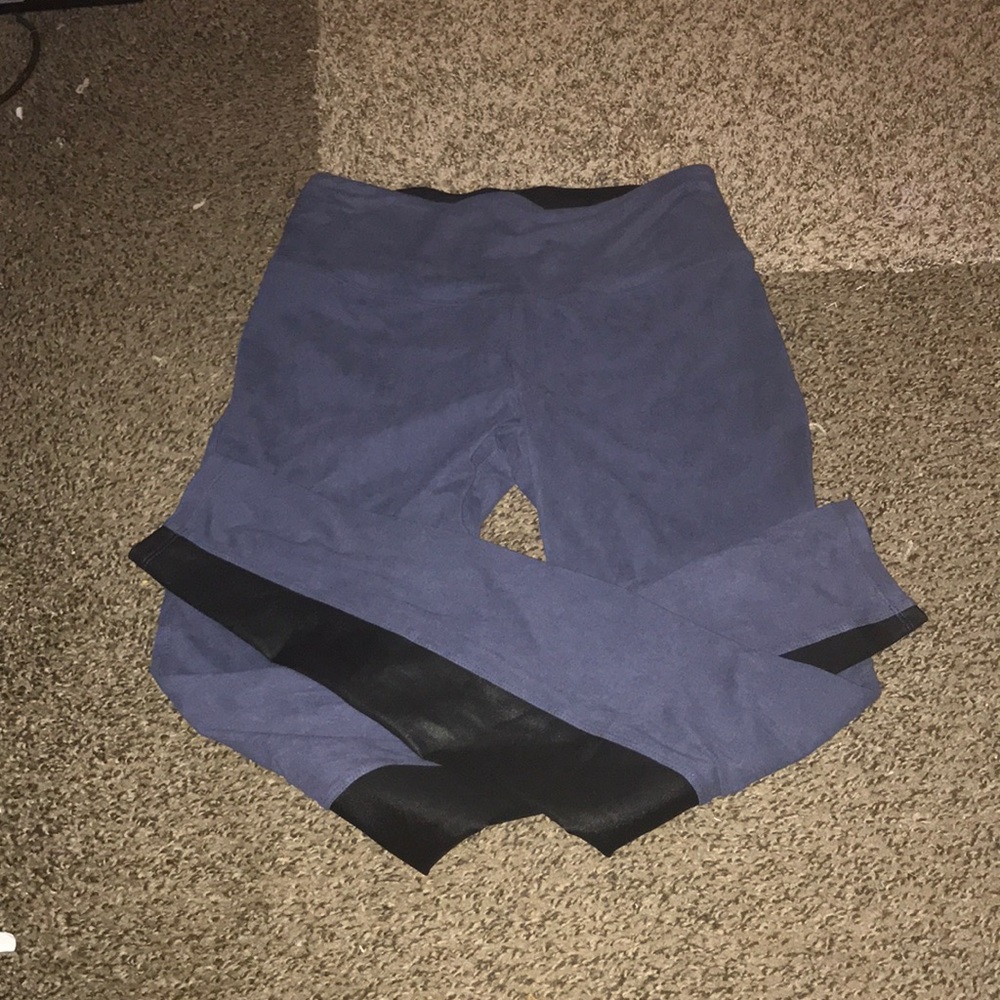 Blue suede slimming elastic leggings.